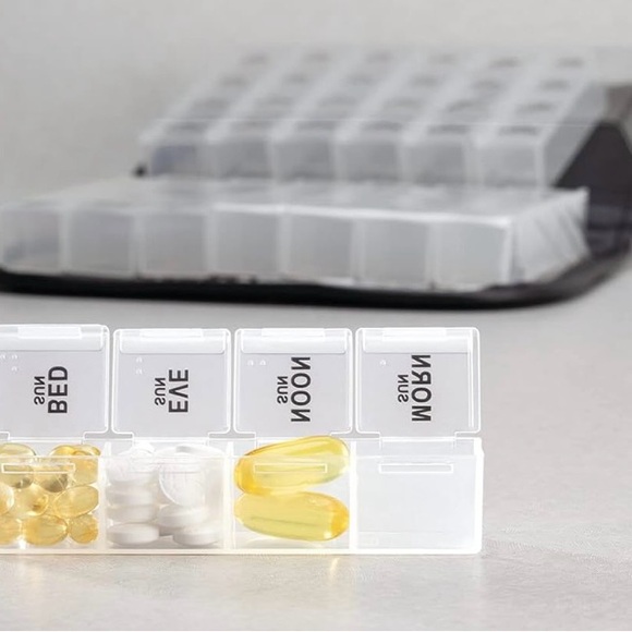 EasyComforts 14 Day Pill Holder New Black with detachable compartments - Picture 3 of 3